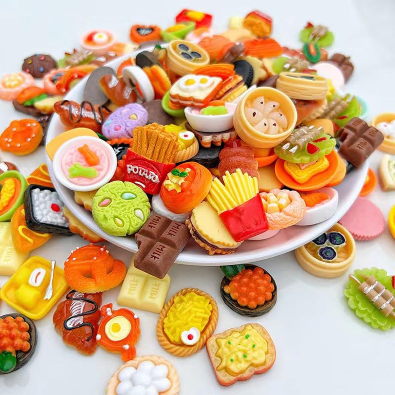 20 Pieces Miniature Food Drink Bottles Pretend Play Kitchen Game Party Toys (10 Bottles + 10 Foods(Random))